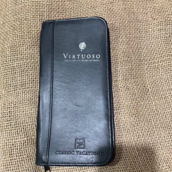 Virtuoso  Classic  Vacation Wallet  Whit Pen - Picture 1 of 8